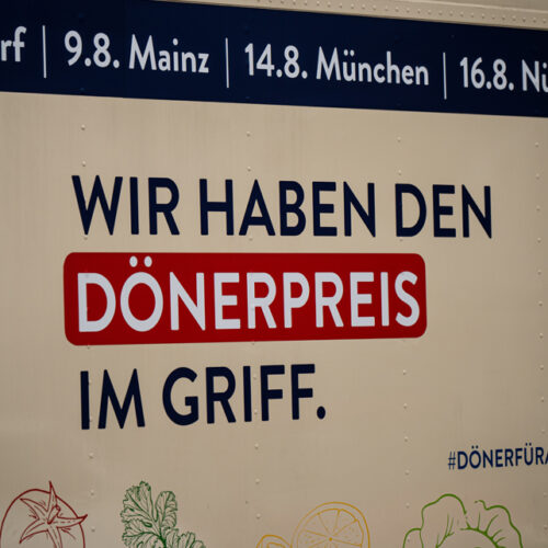 Die Aktion gilt als Beitrag zur Debatte um die gestiegenen Dönerpreise